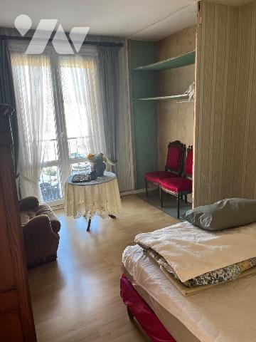 Maison à Vendre à Coutras (33230) en Gironde (33),  dans un quartier avec proximité des commerc...