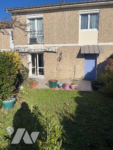 Maison à Vendre à Coutras (33230) en Gironde (33),  dans un quartier avec proximité des commerc...