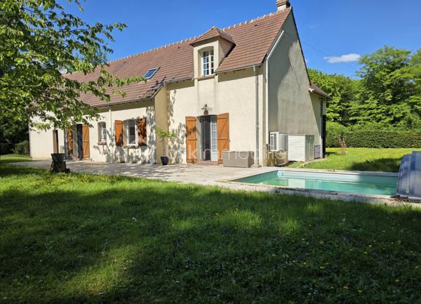 Située dans une commune limitrophe de la Seine-et-Marne, du Loiret et de l’Yonne, cette magnifique maison construite en 2003 vous séduira par ses prestations de qualité, ses beaux volumes et son environnement privilégié.

D’une construction soignée et parfaitement entretenue, elle offre une excellente performance énergétique grâce à ses équipements modernes et efficaces.

Belle maison familiale de 2003 en excellent état, sans travaux

Située dans une commune limitrophe de la Seine-et-Marne, du Loiret et de l’Yonne, cette magnifique maison construite en 2003 vous séduira par ses prestations de qualité, ses beaux volumes et son environnement privilégié.

D’une construction soignée et parfaitement entretenue, elle offre une excellente performance énergétique grâce à ses équipements modernes et efficaces.

Les atouts de la maison :
🔷5 chambres, dont une au rez-de-chaussée
🔷 un bureau spacieux est lumineux 
🔷2 salles de bain avec douche et baignoire
🔷Grande pièce de vie lumineuse et conviviale 40 m²
🔷Superbe cheminée avec insert dominant le séjour
🔷Chauffage au sol centralisé au rez-de-chaussée
🔷Pompe à chaleur réversible dans toutes les pièces
🔷Fibre optique installée, idéale pour le télétravail
🔷Double garage
🔷Piscine chauffée et sécurisé 
🔷Terrain arboré et boisé avec étang
🔷Faible taxe foncière

Cette propriété offre un cadre de vie rare, alliant confort moderne, tranquillité et nature, tout en restant proche des grands axes et des départements voisins.

Contactez moi sans hésiter pour obtenir plus de renseignements et planifier votre visite.
