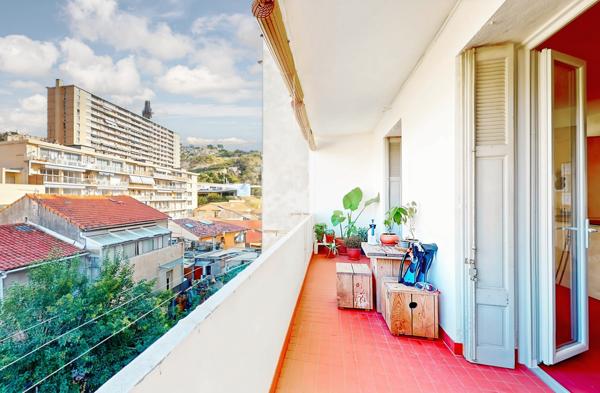 Marseille (13007) Endoume – Saint-Victor : Appartement 2 ch avec terrasse et vue sur la Bonne Mère.