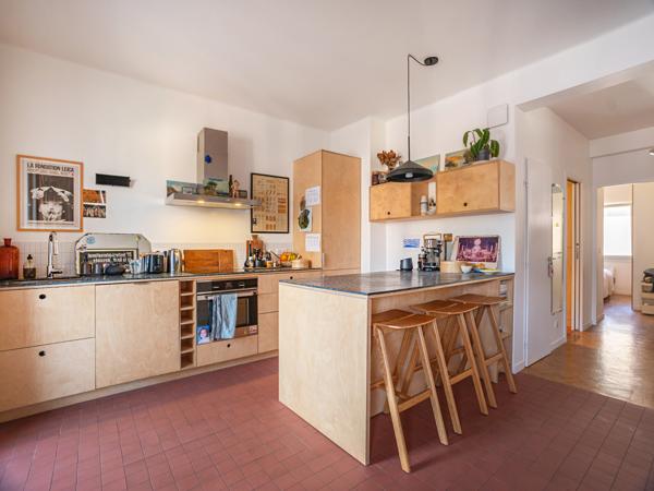 Marseille (13007) Endoume – Saint-Victor : Appartement 2 ch avec terrasse et vue sur la Bonne Mère.