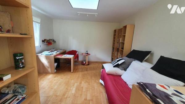 Maison d'habitation de plain-pied dans écovillage