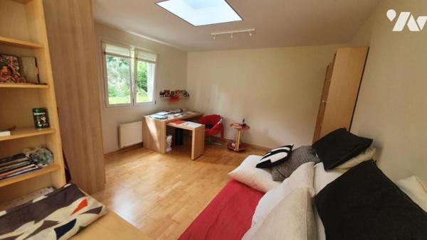 Maison d'habitation de plain-pied dans écovillage