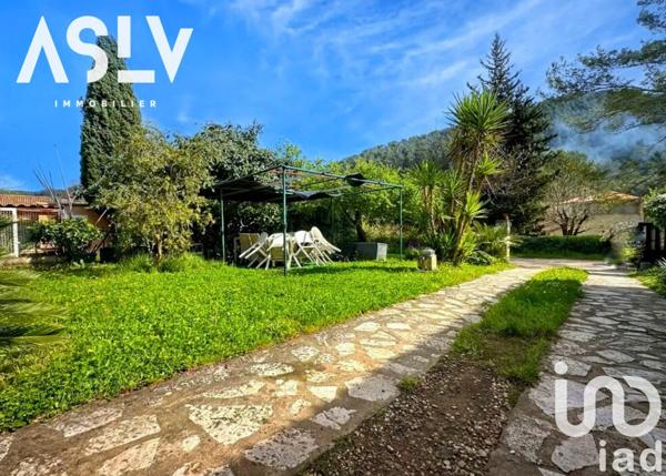 Maison traditionnelle 5 pièces de 120 m² à Solliès-Toucas (83210)