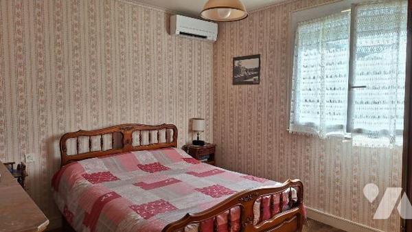 A Vendre, à ERNEE (53500), en Mayenne, une maison à usage d'habitation, comprenant :
- Au RDC ...