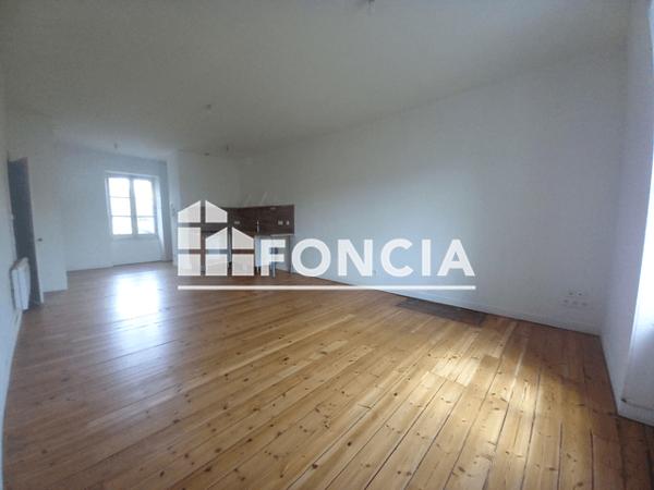 Location Appartement 4 pièces 85 m² - Poitiers Cedex 86000