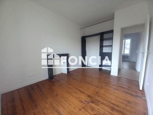 Location Appartement 4 pièces 85 m² - Poitiers Cedex 86000