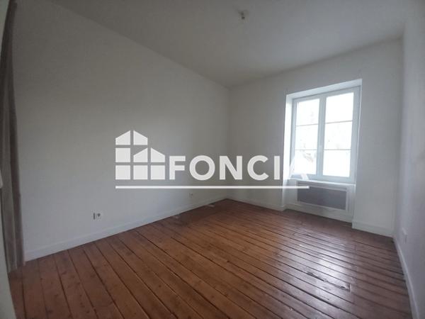 Location Appartement 4 pièces 85 m² - Poitiers Cedex 86000