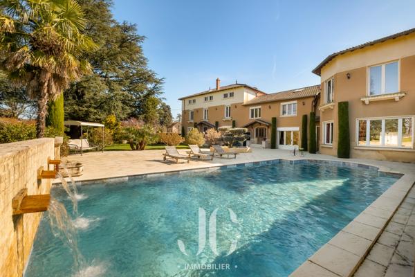 Propriété de caractère fin XIX – Parc arboré de 5 000 m² – 423 m² habitables – Piscine