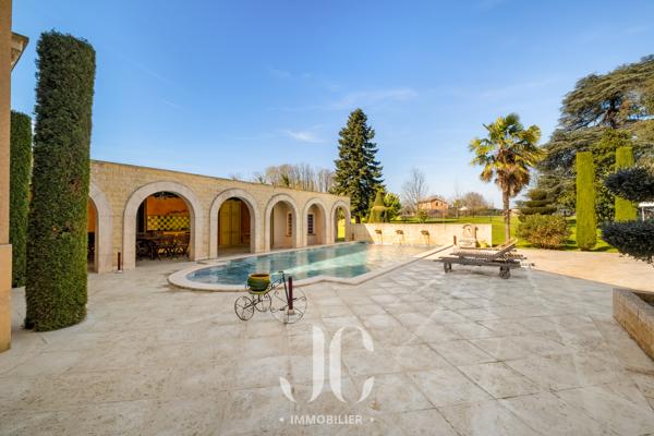 Propriété de caractère fin XIX – Parc arboré de 5 000 m² – 423 m² habitables – Piscine