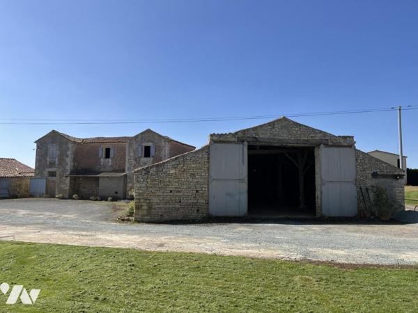 Propriété avec dépendances à Sainte-Hermine