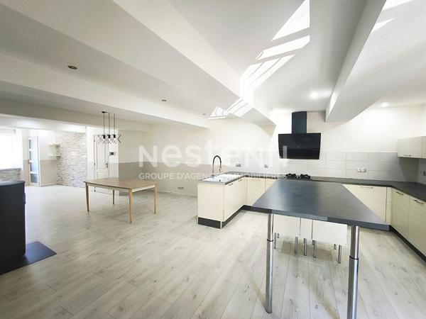 Maison rénovée avec garage et vue dégagée à vendre au coeur du village historique de Saissac