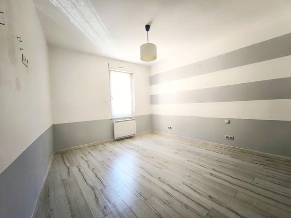 Maison rénovée avec garage et vue dégagée à vendre au coeur du village historique de Saissac