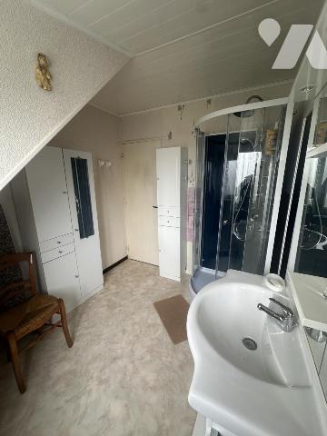 Maison 3 chambres avec jardin, véranda, garage et caves – Avion