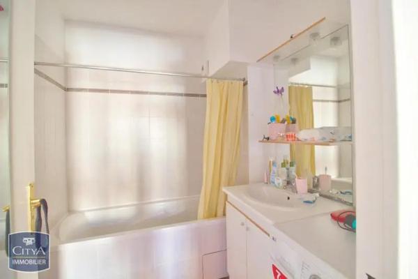 Appartement à louer 2 pièces 47.75m² Saint-Étienne (42000)
