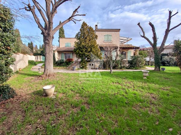 Maison Salon De Provence 7 pièce(s) 160 m2 + 40m2 de garage