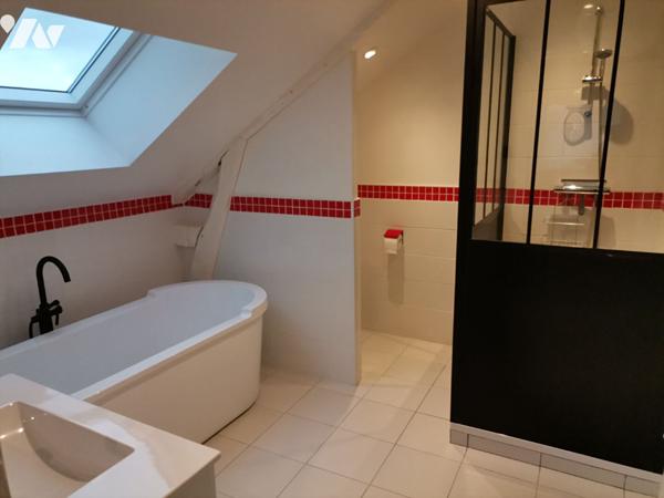 EXCLUSIVITE - IFFENDIC longère de 230 m² avec gîte, hangar et grange