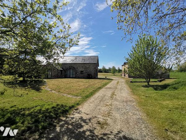 EXCLUSIVITE - IFFENDIC longère de 230 m² avec gîte, hangar et grange
