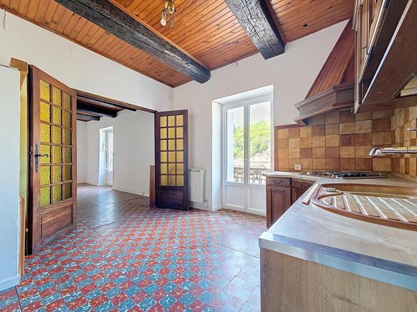 Appartement T3/4 avec garage et cour – Vue dégagée sur les hauteurs de Graissessac