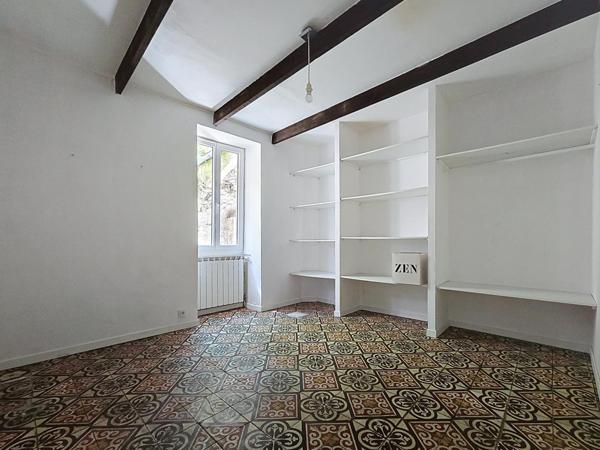 Appartement T3/4 avec garage et cour – Vue dégagée sur les hauteurs de Graissessac