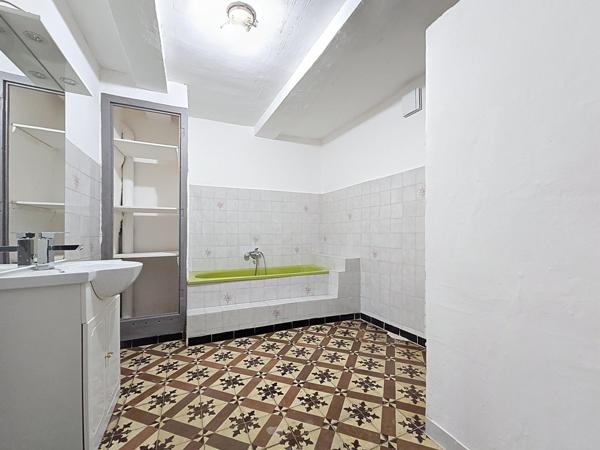 Appartement T3/4 avec garage et cour – Vue dégagée sur les hauteurs de Graissessac