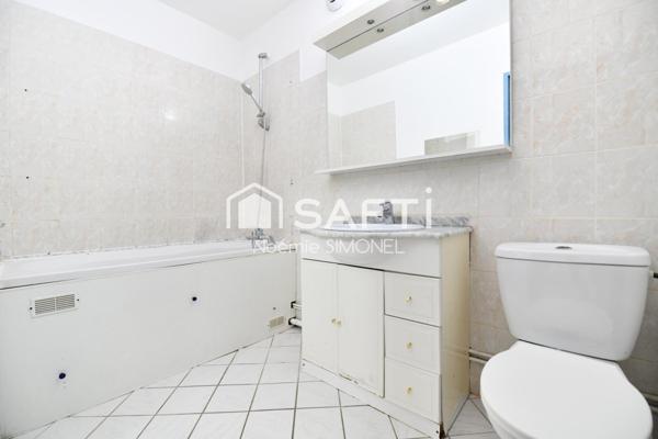 Grand appartement de deux pièces avec une belle terrasse !Ravalement récemment réalisé!