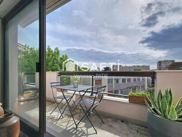 Dernier étage: appartement lumineux avec balcon orienté sud