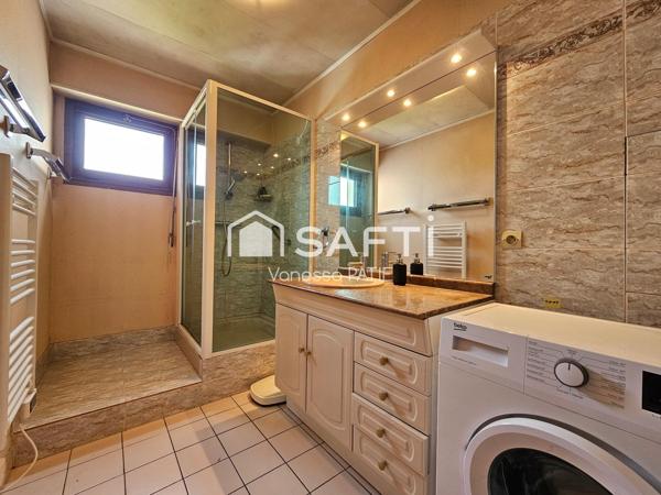 Dernier étage: appartement lumineux avec balcon orienté sud