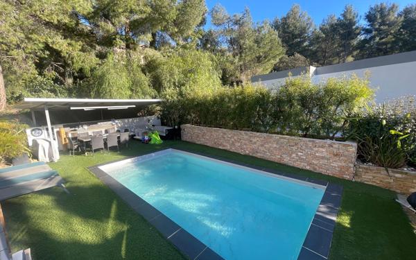 Maison à vendre    6 pièces • 140 m2 Bandol