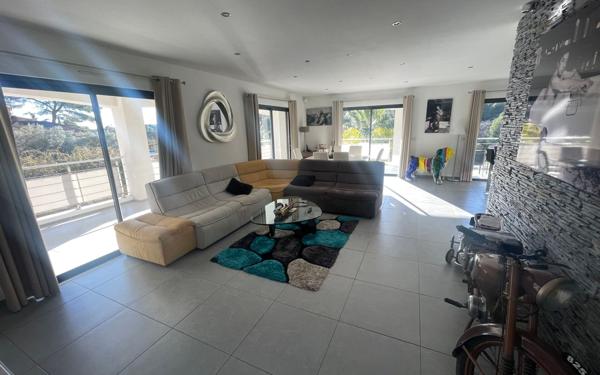 Maison à vendre    6 pièces • 140 m2 Bandol