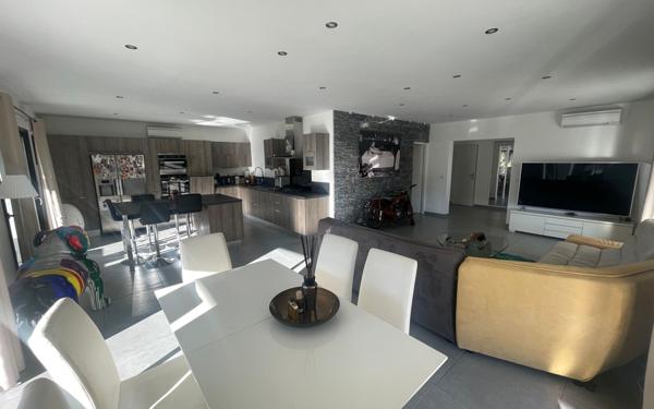 Maison à vendre    6 pièces • 140 m2 Bandol