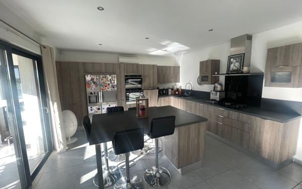 Maison à vendre    6 pièces • 140 m2 Bandol