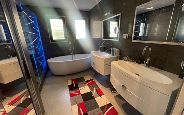 Maison à vendre    6 pièces • 140 m2 Bandol