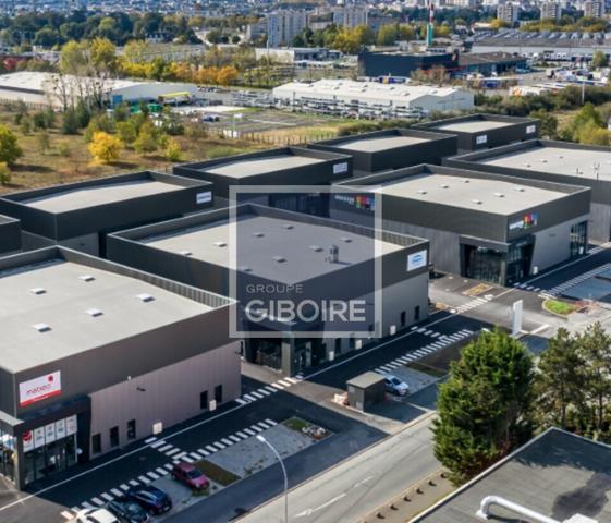 Local d'activites 307 m² à louer SAINT BARTHELEMY D'ANJOU (réf : 49.017501)