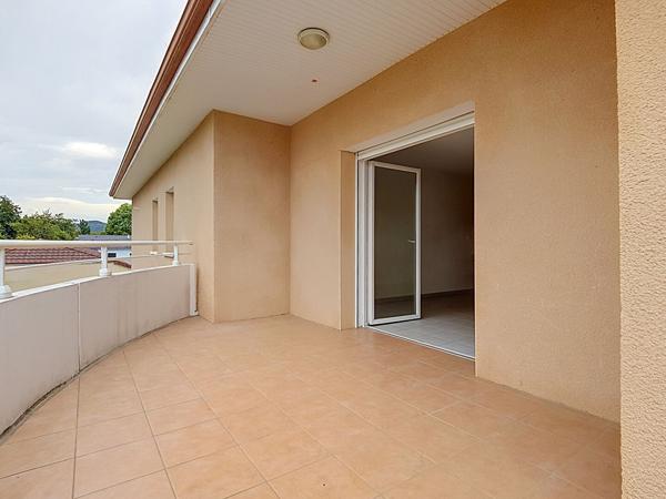 LESCAR Appartement T2  de 45.82 m² avec grande terrasse et parking privatif dans une résidence sécurisée de 2011