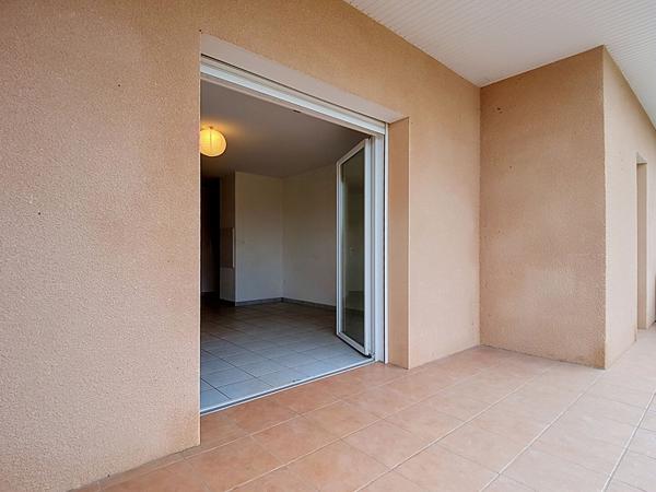 LESCAR Appartement T2  de 45.82 m² avec grande terrasse et parking privatif dans une résidence sécurisée de 2011