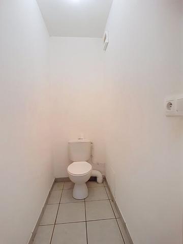 LESCAR Appartement T2  de 45.82 m² avec grande terrasse et parking privatif dans une résidence sécurisée de 2011