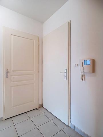 LESCAR Appartement T2  de 45.82 m² avec grande terrasse et parking privatif dans une résidence sécurisée de 2011