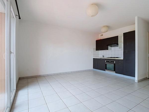 LESCAR Appartement T2  de 45.82 m² avec grande terrasse et parking privatif dans une résidence sécurisée de 2011