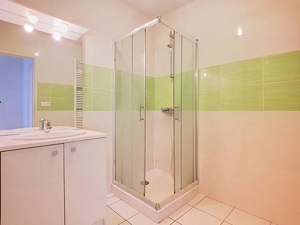 LESCAR Appartement T2  de 45.82 m² avec grande terrasse et parking privatif dans une résidence sécurisée de 2011