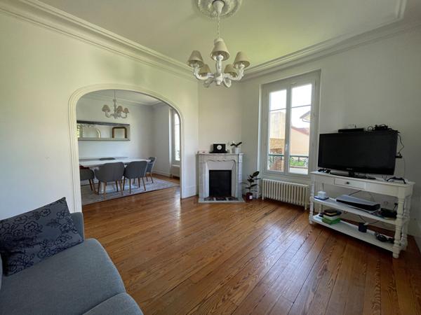 MAISON MEUBLEE CENTRE VILLE

Loyer €2 200/mois charges comprises **

- Ref : 1822