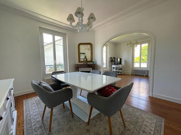 MAISON MEUBLEE CENTRE VILLE

Loyer €2 200/mois charges comprises **

- Ref : 1822