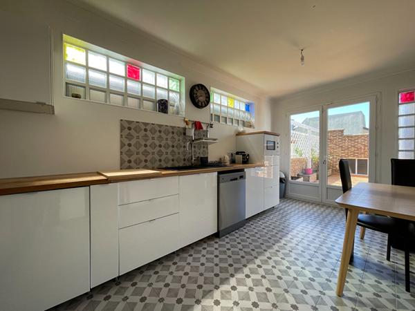 MAISON MEUBLEE CENTRE VILLE

Loyer €2 200/mois charges comprises **

- Ref : 1822