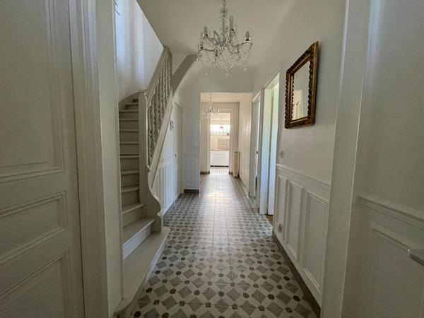 MAISON MEUBLEE CENTRE VILLE

Loyer €2 200/mois charges comprises **

- Ref : 1822