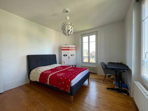 MAISON MEUBLEE CENTRE VILLE

Loyer €2 200/mois charges comprises **

- Ref : 1822