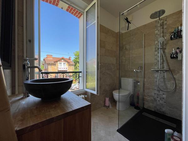 MAISON MEUBLEE CENTRE VILLE

Loyer €2 200/mois charges comprises **

- Ref : 1822