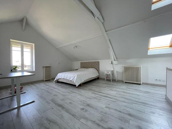 MAISON MEUBLEE CENTRE VILLE

Loyer €2 200/mois charges comprises **

- Ref : 1822