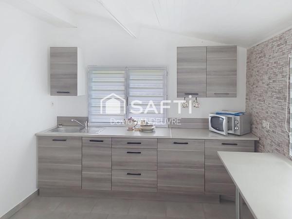 Pavillon récent avec dépendance.