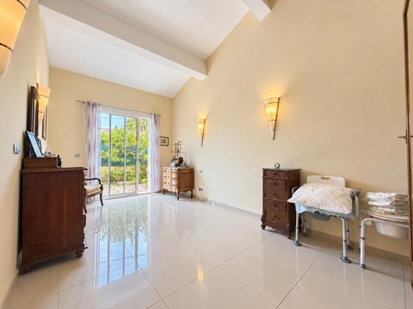 Villa plain-pied 195 m², piscine et garage  PEGOMAS (06)