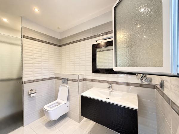 Villa plain-pied 195 m², piscine et garage  PEGOMAS (06)